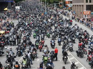 Ribuan Moge Konvoi di Jalanan Kota Hamburg