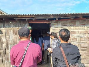 Derita Ibu di Sidoarjo Lumpuh hingga Anak Putus Sekolah demi Merawatnya Derita Ibu di Sidoarjo Lumpuh hingga Anak Putus Sekolah demi Merawatnya