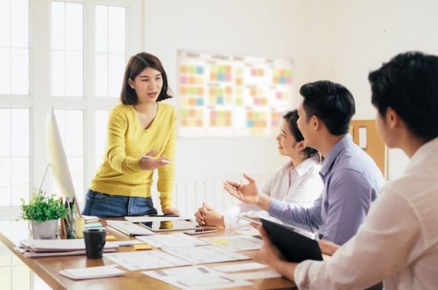 Terapkan mindset setiap anggota tim itu penting. foto freepik.com: ijeab Terapkan mindset setiap anggota tim itu penting. foto freepik.com: ijeab