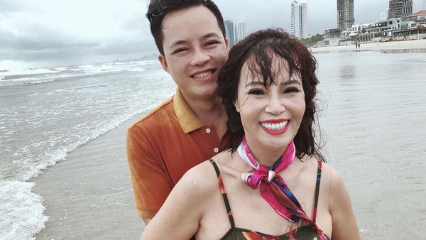 7 Foto Pasangan Beda Usia 36 Tahun, Wajah Asli Istri yang Lebih Tua Viral