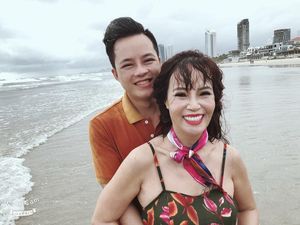 7 Foto Pasangan Beda Usia 36 Tahun, Wajah Asli Istri yang Lebih Tua Viral 7 Foto Pasangan Beda Usia 36 Tahun, Wajah Asli Istri yang Lebih Tua Viral