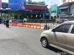 Pemkot Pasang Barrier Buntut 1 Nyawa Melayang Tabrak Tiang JPO di Wonokromo