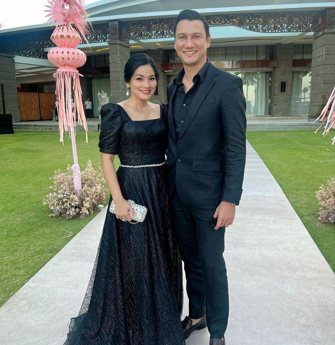 Titi Kamal dan Christian Sugiono di pernikahan Adinia dan Michael