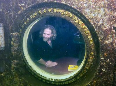 Aquaman 100 Hari Hidup di Bawah Air