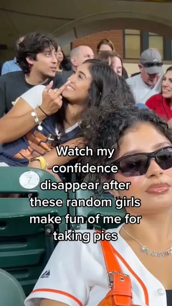 Viral di TikTok! Perempuan Ini Dibully oleh Sesama Perempuan saat Foto Selfie, Netizen Mana 'Women Support Women'?