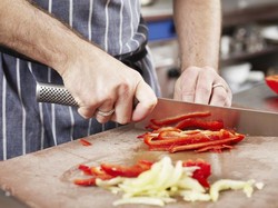 Jangan Salah Lagi! Begini Cara Benar Gunakan Talenan hingga Pisau