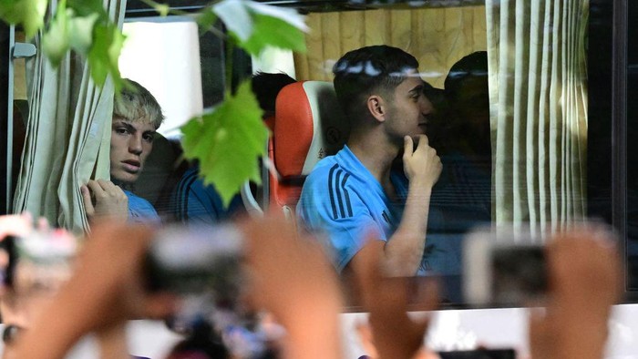Members of the Argentina football team leave the hotel where they are staying in a bus for training in Beijing on June 12, 2023. Argentina will play a friendly football match against Australia on June 15 at Beijings newly-renovated 68,000-capacity Workers Stadium. (Photo by Pedro PARDO / AFP) (Photo by PEDRO PARDO/AFP via Getty Images)
