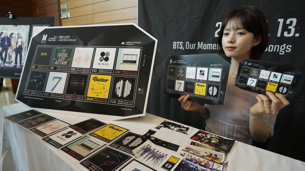ARMY Merapat, Prangko Edisi 10 Tahun BTS Mulai Dijual
