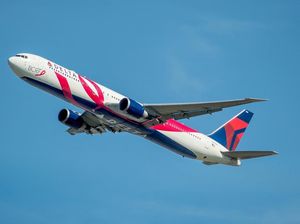 Perosotan Darurat Pesawat B767 Tiba-tiba Mengembang, Beruntung Sudah Mendarat Perosotan Darurat Pesawat B767 Tiba-tiba Mengembang, Beruntung Sudah Mendarat