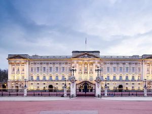 Mengenal Buckingham, Istana Megah dengan Gaya Arsitektur Neoklasik Mengenal Buckingham, Istana Megah dengan Gaya Arsitektur Neoklasik