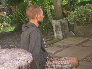 Lagi-lagi, Ada Bule Kehabisan Uang Jadi Gembel di Bali Lagi-lagi, Ada Bule Kehabisan Uang Jadi Gembel di Bali