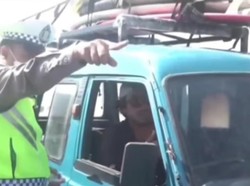 Viral Bule Bawa Angkot di Bali Kena Tilang Polisi, Ini 5 Hal Diketahui