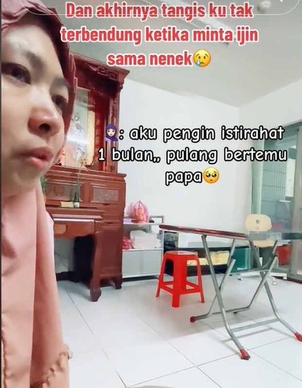 Fitri meminta izin pulang/Foto: tiktok.com/fitrinaia Fitri meminta izin pulang