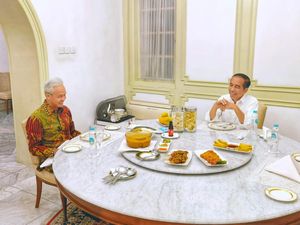 Momen Ganjar Pranowo Makan Malam Berdua dengan Jokowi