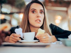 Sering Minum Kopi Membuat Gigi Kekuningan, Zat Ini Jadi Penyebabnya