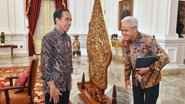 Gubernur Jawa Tengah yang juga bakal calon presiden PDIP Ganjar Pranowo bertemu Presiden Jokowi di Istana Kepresidenan Jakarta, Selasa (13/6).