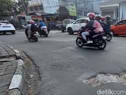Pemotor Harus Hati-hati Saat Menikung di Jalan Punawarman-Ranggagading