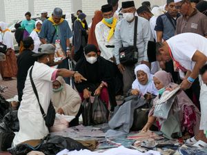 Pedagang Arab Teriakkan Nama Jokowi-Anies Buat Gaet Jemaah Haji