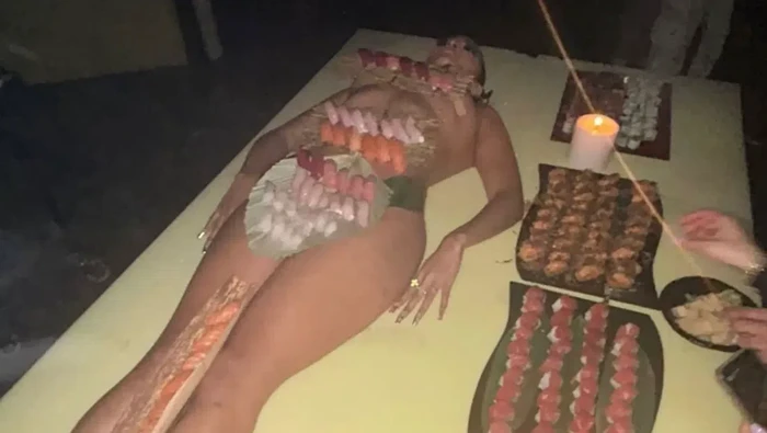 Kanye West Ultah ke-46, Sajiannya Sushi di Atas Tubuh Wanita Telanjang!