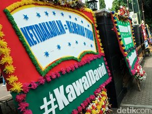 Karangan Bunga Kawal David Berjejer, Sentil Mario Dandy Penguasa Jaksel