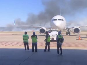 2 Pesawat Tunda Keberangkatan gegara Kebakaran Lahan di Bandara El Tari