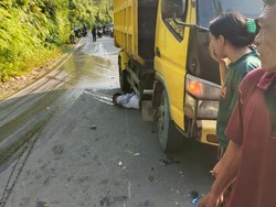Adu Kambing Motor MX vs Dump Truk di Bengkulu Tengah, Pemotor Tewas