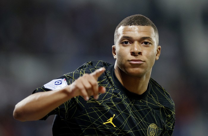 Soccer Football - Ligue 1 - Auxerre v Paris St Germain - Stade de lAbbe-Deschamps, Auxerre, France - May 21, 2023 Paris St Germains Kylian Mbappe celebrates scoring a goal before it is disallowed following a referral to VAR REUTERS/Stephanie Lecocq