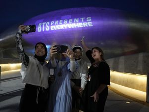 Kemilau Cahaya Ungu di Landmark Korsel pada Anniversary BTS ke-10 Kemilau Cahaya Ungu di Landmark Korsel pada Anniversary BTS ke-10