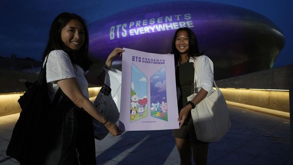 Landmark Korsel Diterangi Warna Ungu Saat Hari Jadi BTS Ke-10