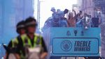 Meriah! Parade Treble Winners Manchester City