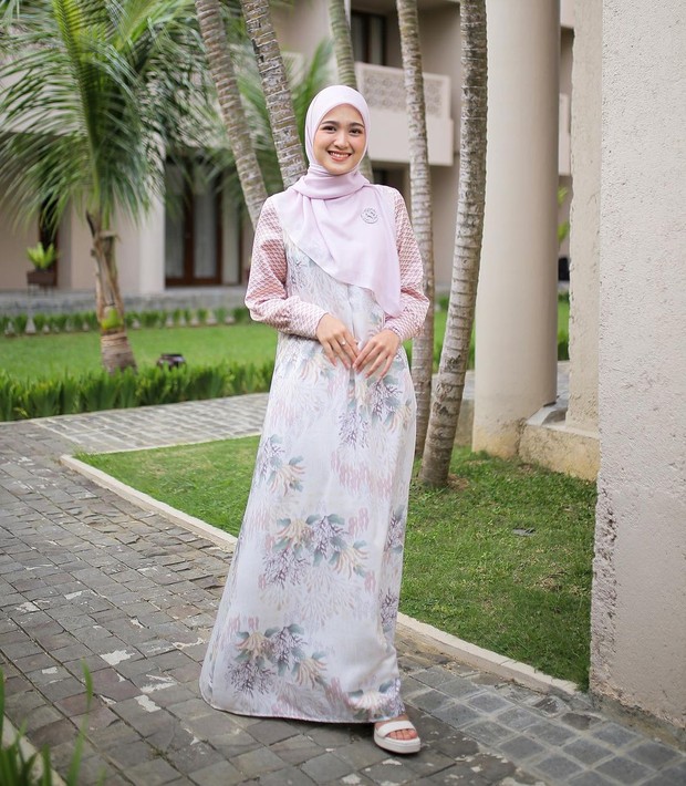 Outfit Idul Adha / Foto : instagram.com/cutsyifaa Outfit Idul Adha / Foto : instagram.com/cutsyifaa