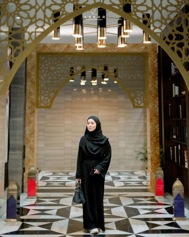 Outfit Idul Adha / Foto : instagram.com/lestykejora Outfit Idul Adha / Foto : instagram.com/lestykejora