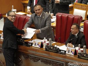 Paripurna DPR Sahkan Slamet Eddy Jadi Anggota BPK RI Paripurna DPR Sahkan Slamet Eddy Jadi Anggota BPK RI