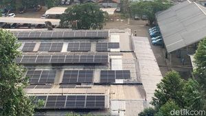 Penampakan PLTS di Atap Kantor Pusat Blue Bird