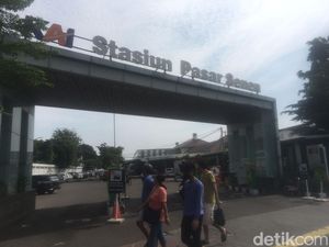 Pejalan Kaki Dilarang Lewat Pintu Selatan Stasiun Senen, Warga Keberatan