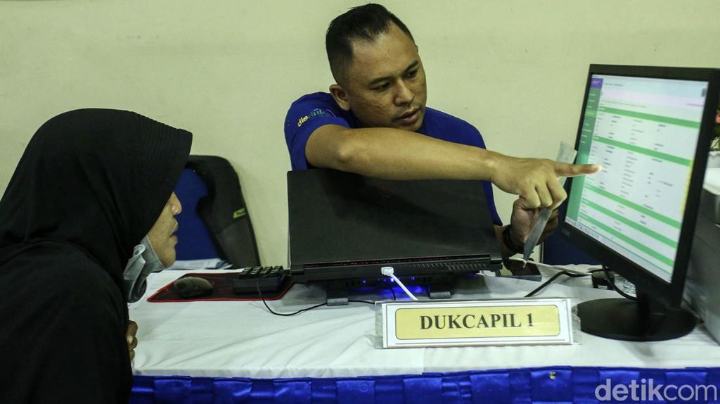 Posko PPDB SMAN 70 Jakarta Siap Layani Keluhan Wali Murid Posko PPDB SMAN 70 Jakarta Siap Layani Keluhan Wali Murid