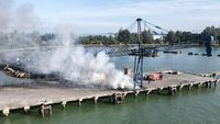 Potret Konveyor Batu Bara yang Terbakar di Pelabuhan Jetty Meulaboh Aceh