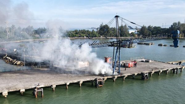 Potret Konveyor Batu Bara yang Terbakar di Pelabuhan Jetty Meulaboh Aceh