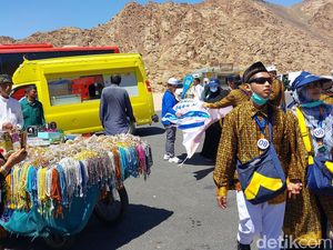 Umrah Ngirit Biaya dengan Backpackeran, Boleh Nggak Sih? Ini Jawabannya