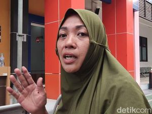 Wali Murid yang Kesulitan Daftar PPDB Zonasi Geruduk Dispendik Surabaya Wali Murid yang Kesulitan Daftar PPDB Zonasi Geruduk Dispendik Surabaya