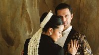 8 Inspirasi Foto Prewedding Adinia Wirasti, Konsep Tradisional Hingga Casual