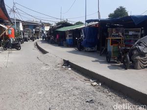 Dekilnya Proyek Jalan Era Ahok yang Mangkrak Bertahun-tahun Dekilnya Proyek Jalan Era Ahok yang Mangkrak Bertahun-tahun