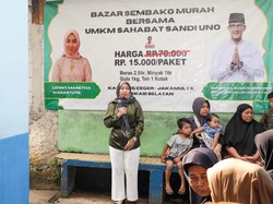 Relawan Sandiaga Gelar Bazar Sembako Murah untuk Ibu-ibu di Bekasi