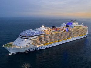 Aduh! Penumpang Kapal Pesiar Royal Caribbean Jatuh ke Laut Aduh! Penumpang Kapal Pesiar Royal Caribbean Jatuh ke Laut