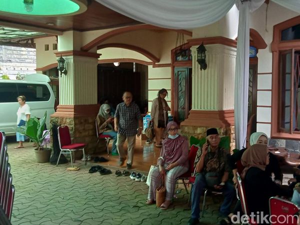 Suasana Duka di Rumah Salman Al Farisi, Pemeran Ahong