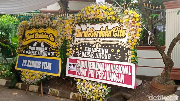 Suasana di rumah duka Salman Al Farisi.