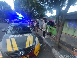 Horor Saat Gerombolan Motor Serang Warga dan Rusak Kios di Cianjur