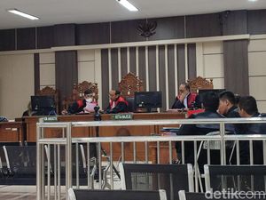 Pengusaha Ngaku Diperas Jaksa Agus Hartono Divonis 10,5 Tahun Bui Pengusaha Ngaku Diperas Jaksa Agus Hartono Divonis 10,5 Tahun Bui