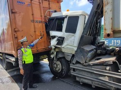 Penyebab Laka Beruntun di Tol Satelit-Banyu Urip, Tractor Head Ngeblong