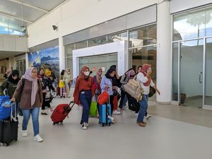 22 Perempuan Korban Penjualan Orang Tujuan Arab Saudi Dipulangkan ke NTB 22 Perempuan Korban Penjualan Orang Tujuan Arab Saudi Dipulangkan ke NTB